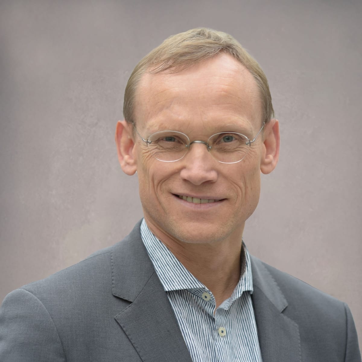 Christoph Correll headshot